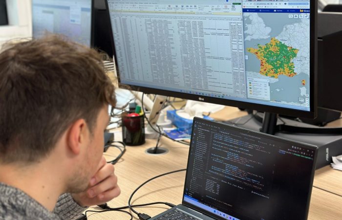 datascientist regardant de la donnée